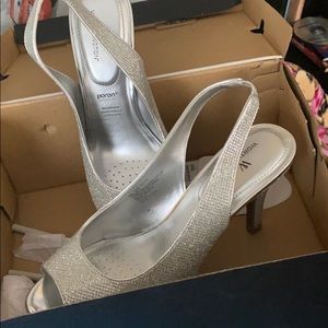 Ladies silver sparkle dress shoes